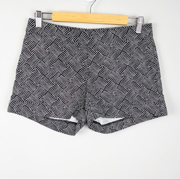 BANANA Republic  Ryan Fit Black and White Basket Weave Shorts - S… - Picture 1 of 5